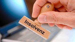 Holzstempel mit Aufschrift Insolvenz