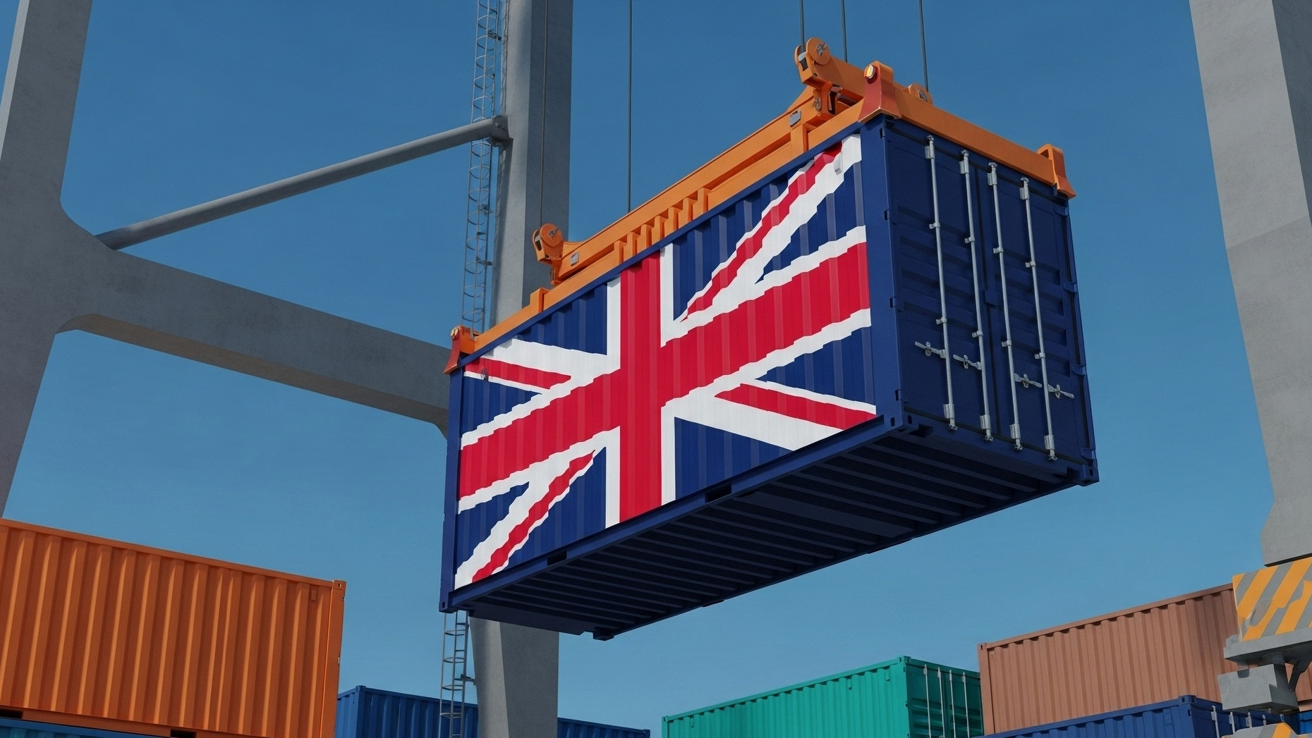 Container mit der Flagge des Vereinigten Königreichs, der mit einem Kran angehoben wird