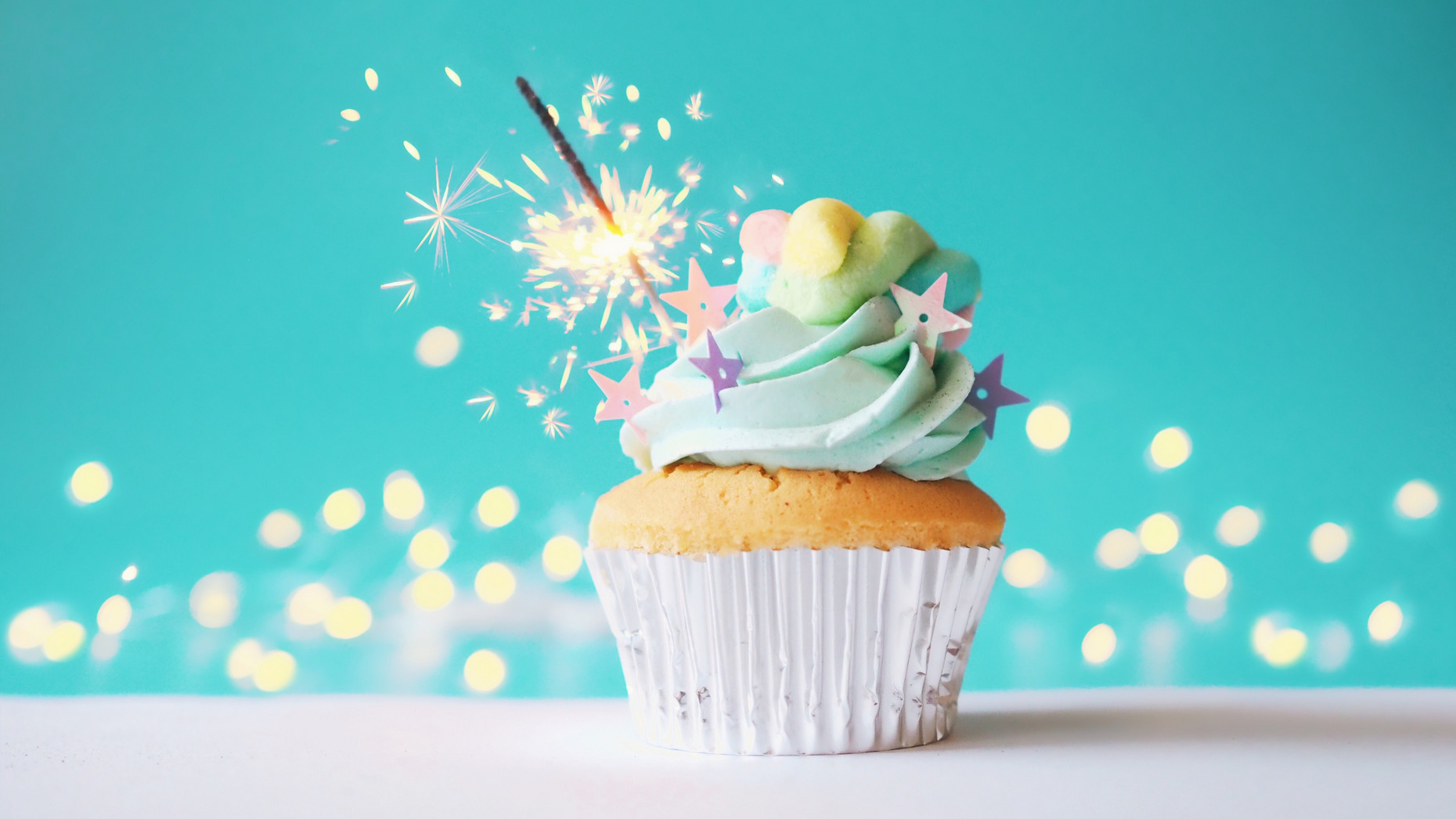 Cupcake mit Wunderkerze